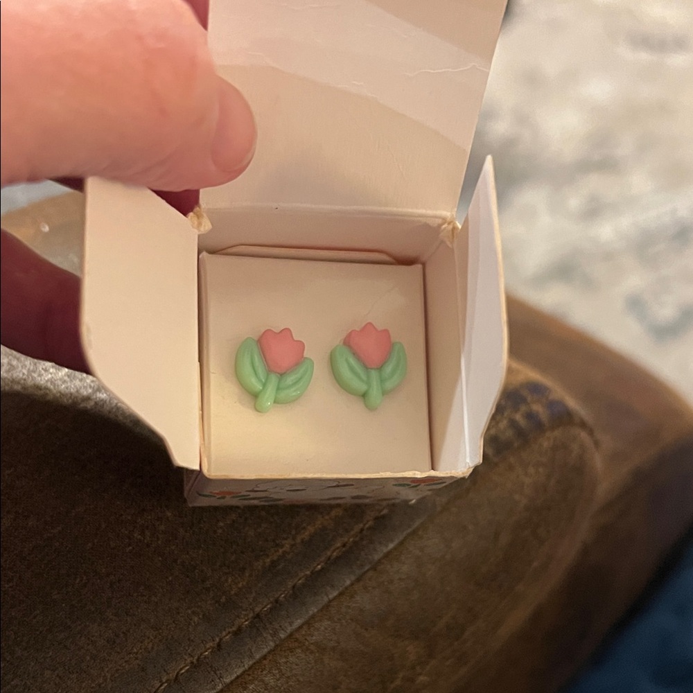 Vtg 1991 Avon Spring Studs